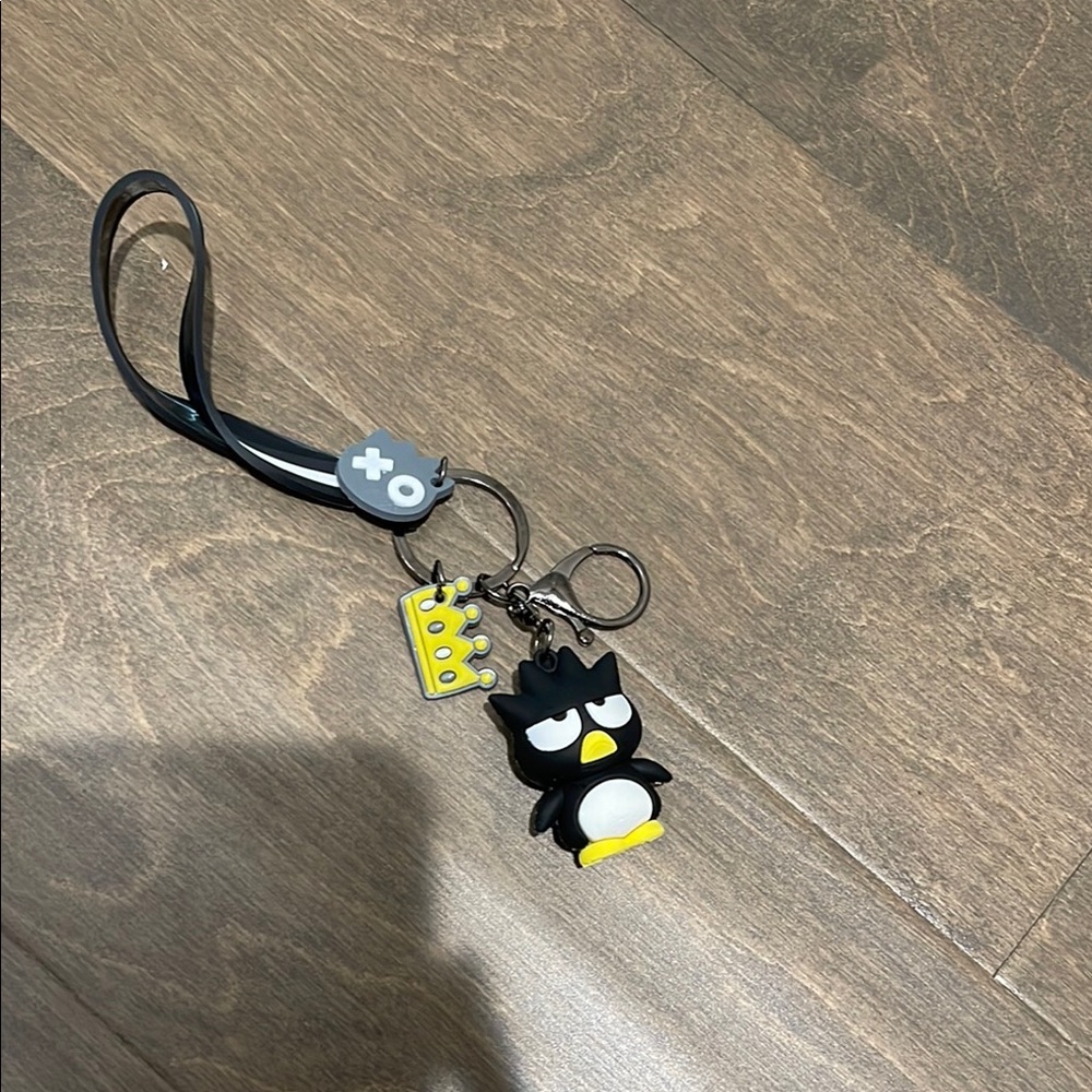 New Black and Yellow Penguin Keychain - Picture 3 of 6